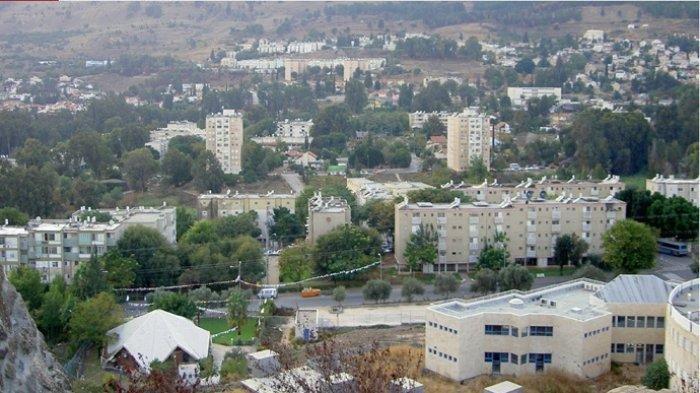 Pemandangan Kiryat Shmona, permukiman Yahudi di Israel utara. Kota ini menjadi zona merah perang yang menjadi sasaran serangan kelompok milisi perlawanan Lebanon. (Bnaya Levi/Wikimedia Commons)