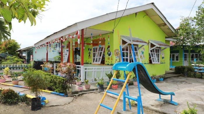 Penampakan daycare atau tempat penitipan anak (TPA) yang berada di permukiman rumah karyawan yang tersebar di berbagai area perkebunan PT Astra Agro Lestari Tbk (Astra Agro) di Aceh.