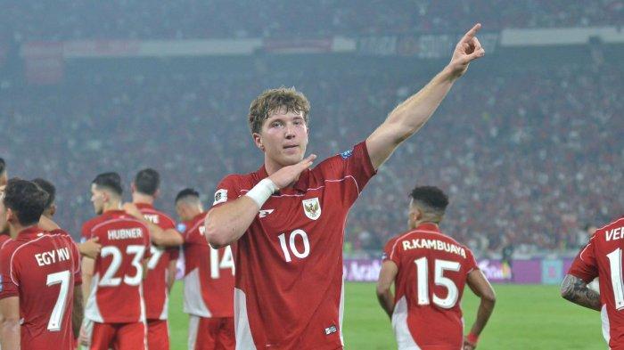 INDONESIA VS CHINA - Perayaan gol Ole Romeny bersama Jay Idzes dalam partai Grup C Kualifikasi Piala Dunia 2026 zona Asia antara Timnas Indonesia vs China di Stadion Utama Gelora Bung Karno pada Kamis (5/6/2025).
