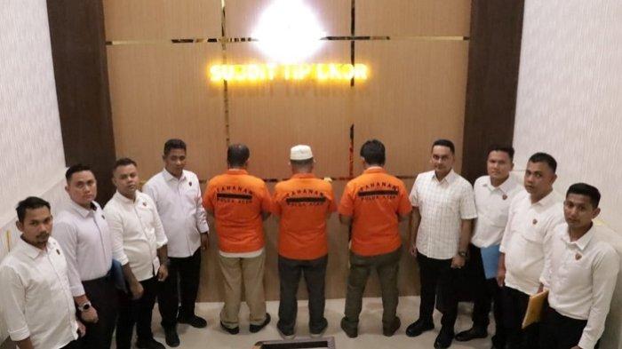Penyidik Subdit Tipidkor Ditreskrimsus Polda Aceh telah menahan tiga tersangka kasus korupsi pengadaan tempat cuci tangan atau wastafel pada SMA, SMK, dan SLB di seluruh Aceh.