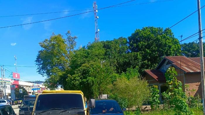 OLAH TKP - Personel Satlantas Polres Aceh Besar melakukan olah TKP di tempat kejadian laka lantas beruntun di depan RS Ibnu Sina, Kecamatan Indrapuri, Kamis (17/7/2025).