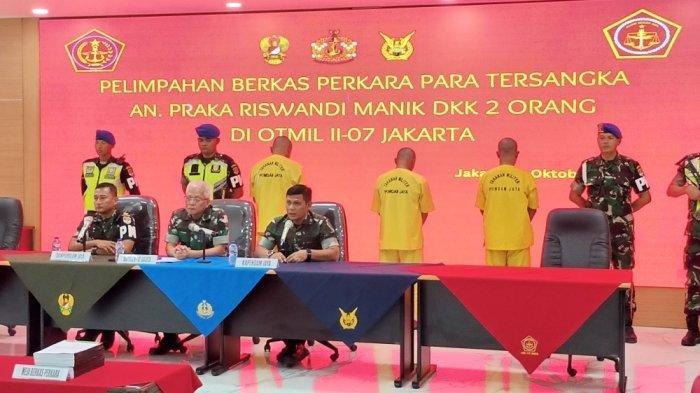 Pomdam Jaya saat melimpahkan berkas perkara kasus pembunuhan berencana Imam Masykur ke Oditurat Militer II-07 Jakarta, Cakung, Jakarta Timur, Jumat (6/10/2023).