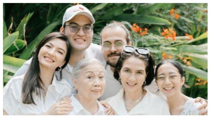 Potret keluarga Raline Shah