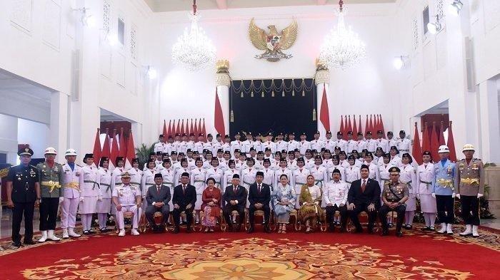 Presiden Jokowi saat mengukuhkan Paskibraka di Istana Negara, Jakarta, Selasa (15/08/2023). Berikut adalah daftar 76 nama anggota paskibraka dari 38 provinsi yang dikukuhkan Presiden Jokowi.