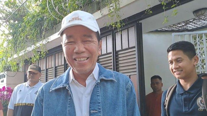 Presiden ke-7 Joko Widodo (Jokowi) mengungkapkan kondisi dirinya pasca mengalami alergi kulit saat ditemui di Jalan Kutai Utara, Kelurahan Sumber, Kecamatan Banjarsari, Kota Solo, Jawa Tengah (Jateng), pada Kamis (26/6/2025).