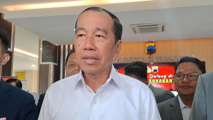 JOKOWI - Presiden ke-7 Joko Widodo (Jokowi) setelah melakukan pemeriksaan soal tudingan ijazah palsu di Polresta Solo, Jawa Tengah, pada Rabu (23/7/2025).