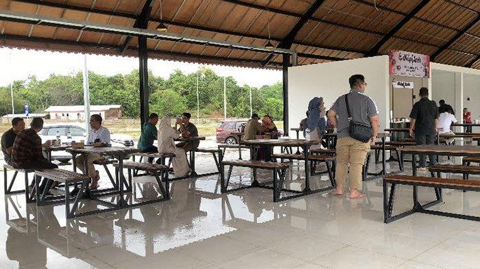 REST AREA – Situasi di kawasan rest area KM 37 A Tol Sigli-Banda Aceh (Sibanceh) ramai di singgahi pemudik, Minggu (6/4/2025).