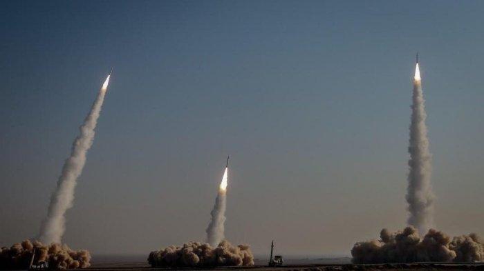 Rudal balistik Iran diluncurkan ke Israel.