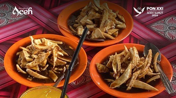 
Rujak U Groh yang berlokasi di jalan lintas Banda Aceh-Medan, tepatnya di kilometer 23,5 Kecamatan Indrapuri, Kabupaten Aceh Besar, Aceh.