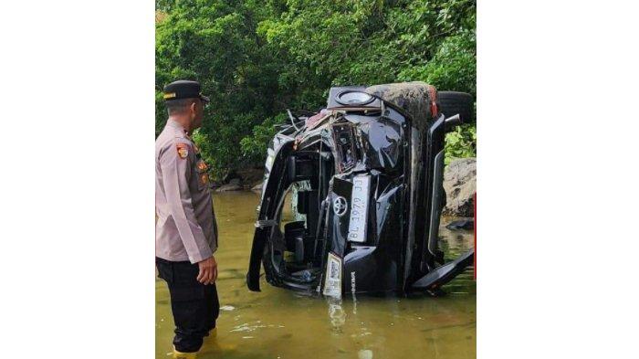 Tragedi Maut di Jalur Pacet-Cangar: Innova Reborn Terjun ke Jurang, Dua Penumpang Meninggal Dunia dan Lima Luka-Luka