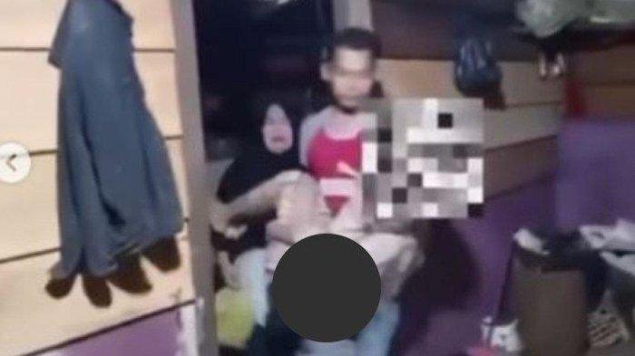 Viral video yang merekam detik-detik siswi SMP berinisial NA (15) dievakuasi dari sebuah gubuk di perkebunan Desa Tanjung Bar, Kecamatan Bukit kemuning, Kabupaten Lampung Utara. Di gubuk tersebut NA diperkosa dan disekap selama tiga hari oleh 10 orang pria