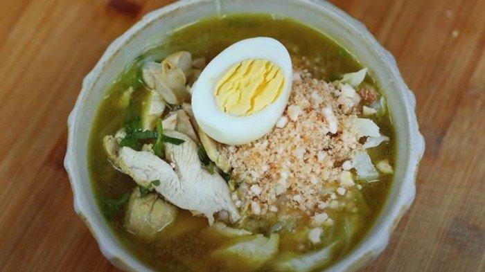 Sajian soto ayam Lamongan ala chef Devina Hermawan.