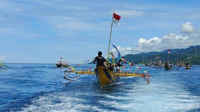 PERINGATAN TSUNAMI -- Suasana aktivitas nelayan di Keluarahan Leato Selatan, Kota Gorontalo. BMKG memprediksi lima titik terjadinya tsunami hari ini.