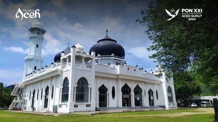 Suasana dan kondisi Masjid Rahmatullah Lampuuk saat ini. Masjid yang tetap kokoh saat dihantam tsunami Aceh 2004. Foto direkam Minggu (13/2/2022)