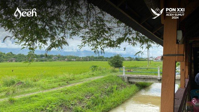 Suasana pemandangan di warung Rujak U Groh yang berlokasi di jalan lintas Banda Aceh-Medan, tepatnya di kilometer 23,5 Kecamatan Indrapuri, Kabupaten Aceh Besar, Aceh.