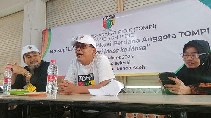 Dari kanan: Dr Ainal Mardhiah, Amiruddin Usman dan Fuad Mardhatillah