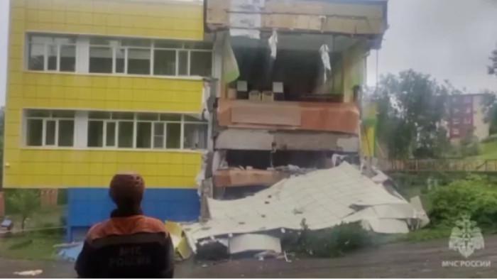 Taman Kanak-kanak di Kamchatka Rusia yang temboknya runtuh akibat gempa bumi pagi tadi. /Foto: RIA Novosti-HO