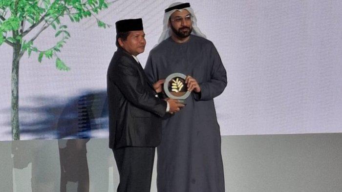 UEA - Ketua Majelis Permusyawaratan Ulama (MPU) Aceh, Tgk H. Faisal Ali di undang untuk memaparkan sejarah masuknya Islam ke Aceh, di hadapan peserta seminar internasional, di Abu Dhabi, Rabu (16/4/2025).