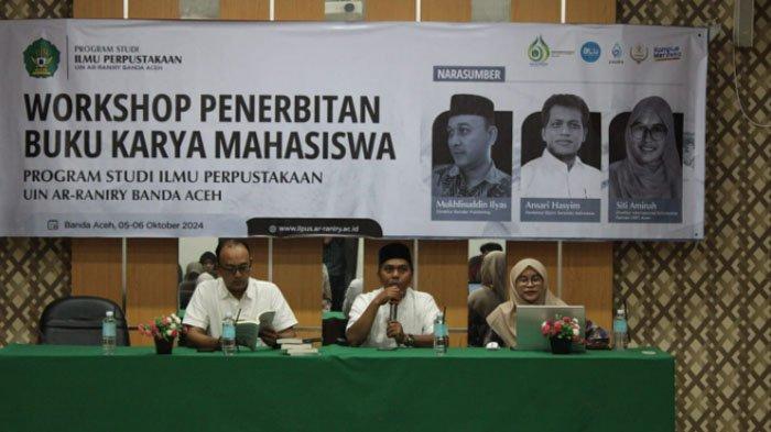 Direktur Bandar Publishing Mukhlisuddin Ilyas tampil sebagai pemateri pada Workshop Penerbitan Buku Karya Mahasiswa yang berlangsung di aula mini Fakultas Adab dan Humaniora UIN Ar-Raniry Banda Aceh, Sabtu (5/10/2024).
