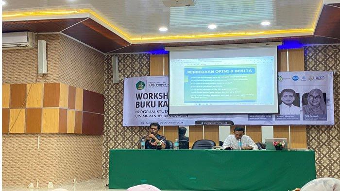 Redaktur Opini Serambi Indonesia Ansari Hasyim saat memberikan materi tentang Tips Menulis Opini untuk Media Massa.