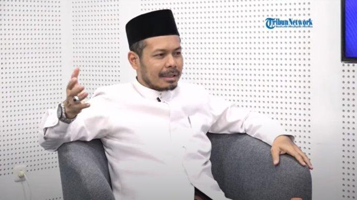 Ustaz Masrul Aidi mengatakan, tidak batal puasa jika seorang muslim hanya mengerjakan puasa tanpa disertai dengan shalat tarawih, namun tak dapat pahala tambahan. 