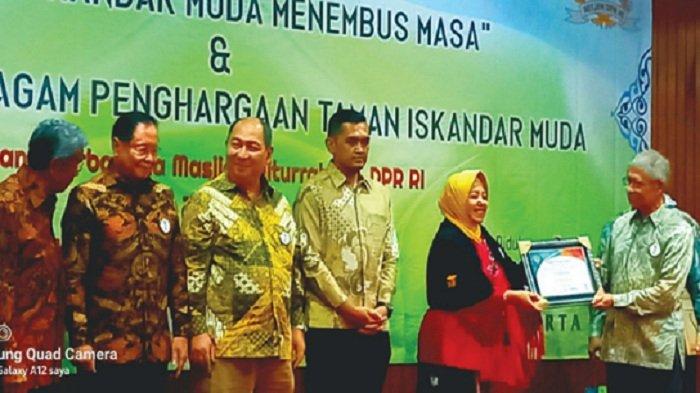 Taman Iskandar Muda Beri Penghargaan untuk Hasan Gayo - Serambinews.com