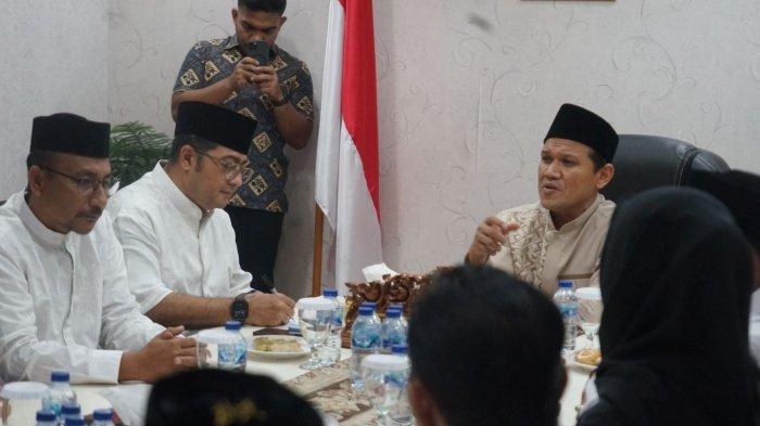 BUKA PUASA BERSAMA - Wakil Gubernur Aceh H. Fadhlullah, SE seusai buka puasa bersama Masyarakat Aceh secara khusus bahas Dana Otsus bersama Forbes anggota DPD/DPR RI dan anggota DPRA, Sabtu (15/3/2025).