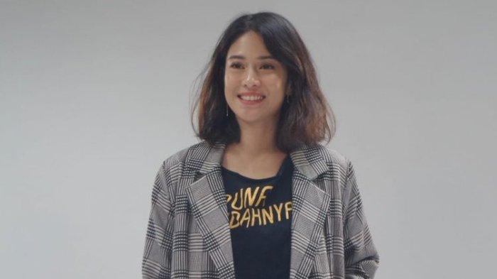 Aktris Dian Sastrowardoyo saat ditemui dalam jumpa pers di kawasan CBD Mega Kuningan, Jakarta Selatan, Selasa (27/11/2018).