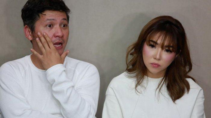 Artis peran Gading Marten dan sang istri, penyanyi Gisel Anastasia dalam jumpa pers di Veranda Hotel, Kebayoran Lama, Jakarta Selatan, Rabu (28/11/2018).(KOMPAS.com/DIAN REINIS KUMAMPUNG)
