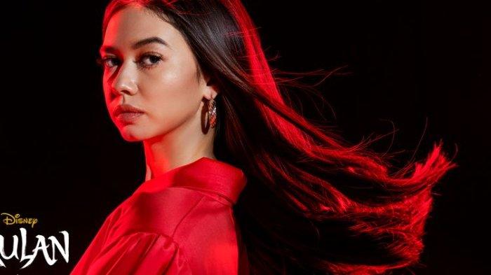 Artis peran Yuki Kato mengisi suara Mulan film Mulan dalam Bahasa Indonesia.
