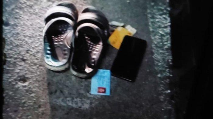 Barang korban ditemukan di lokasi kejadian, Minggu (14/1/2024)