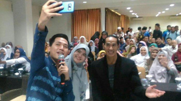 Binaragawan Ade Rai Silahkan Hisap Rokok Tapi Jangan Nyalakan Apinya Binaragawan Ade Rai Silahkan Hisap Rokok Tapi Jangan Nyalakan Apinya