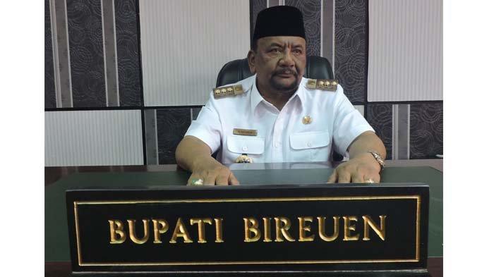 Bupati Bireuen H Saifannur S Sos ketika berdinas setelah terpilih dalam Pilkada 2017. Saat ini, Sabtu (18/1/2020) H Saifannur dalam perawatan di RS Siloam, Medan, Sumatera Utara. Pihak keluarga berharap doa dari masyarakat Bireuen agar cepat sembuh