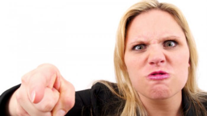 Temukan Foto Cewek Buka-buka Aurat di HP Suaminya, Wanita Ini Syok