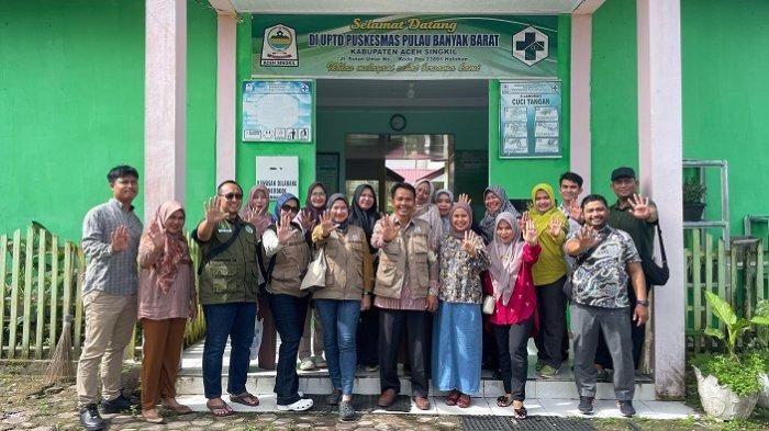 Team Dokter Spesialis RSUD Singkil dengan dokter Program Pendidikan Dokter Spesialis (PPDS) Universitas Syiah Kuala (USK) Banda Aceh gelar pengobatan spesialisasi ke desa di Aceh Singkil. Program ini bertajuk kesehatan bergerak