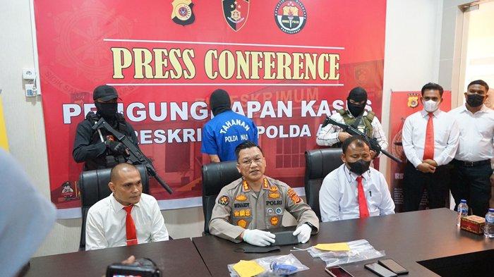 Kabid Humas Polda Aceh, Kombes Pol. Winardy, S.H., S.I.K., M.Si, menyampaikan keterangan terkait kasus penembakan dua warga Indrapuri dalam konferensi pers di Polda Aceh, Senin (6/6/2022)