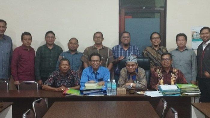 Rektor Unida, Prof Dr Syafei Ibrahim, Wakil Rektor, Ketua Prodi dan staf pengajar foto bersama usai pemilihan Dekan Fakultas Teknik Unida di kampus tersebut, Rabu (11/9/2024)