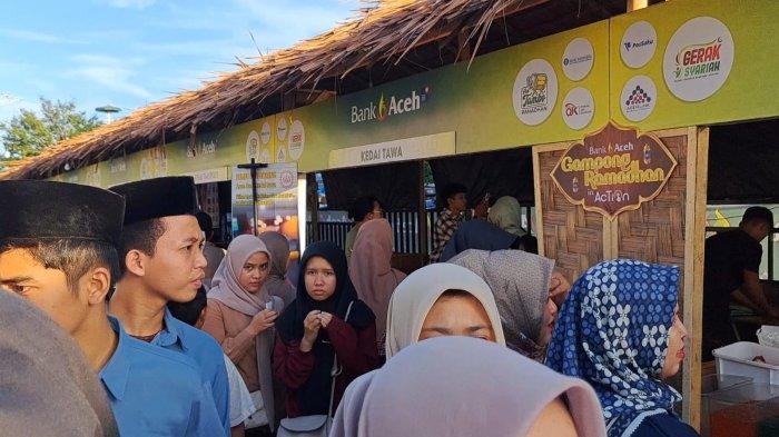 Suasana pembukaan Gampong Ramadhan in Action Bank Aceh di sekitaran Masjid Raya Baiturrahman Banda Aceh, Rabu (12/3/2025).