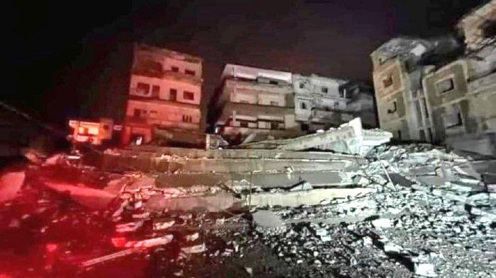 Sebuah gedung bertingkat hancur saat gempa berkekuatan 6,8 Skala Richter (SR) melanda Maroko, sebuah negara yang terletak di wilayah Afrika Utara. Gempa terjadi tepat pada Jumat (8/9/2023) pukul 23:14 waktu setempat.