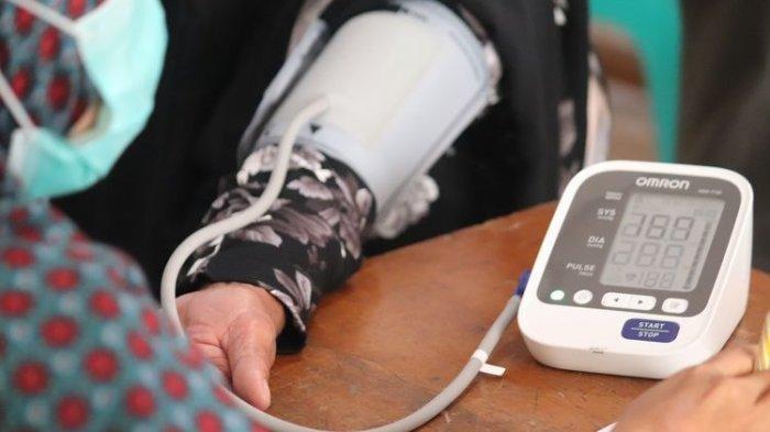 ilustrasi seseorang yang mengalami tekanan darah tinggi (health.kompas.com)