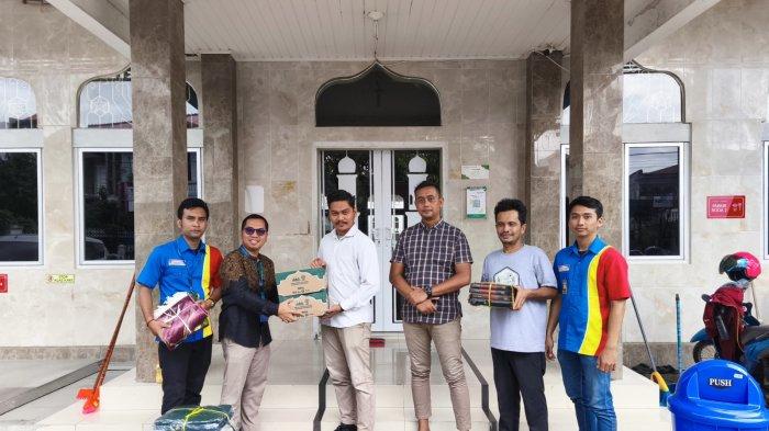 Indomaret dan Unilever Gelar Gerakan Masjid Bersih 2025, Bersihkan Masjid Baitul’Allam di Banda Aceh