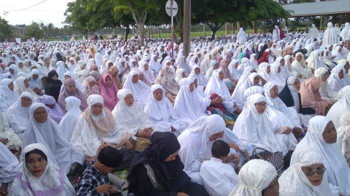 Jamaah Tarikat Syattariyah di Nagan Raya shalat Idul Adha di Masjid Peulekung, Selasa (27/6/2023).