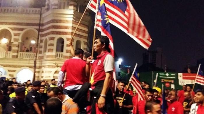 Foto Ilustrasi/Warga Malaysia berkerumun 


Artikel ini telah tayang di Tribunnews.com dengan judul Warga Malaysia Sengaja Tertular Covid-19 Omicron Agar Segera Tercipta Kekebalan Kelompok, https://www.tribunnews.com/internasional/2022/01/16/warga-malaysia-sengaja-tertular-covid-19-omicron-agar-segera-tercipta-kekebalan-kelompok?page=all.

Editor: Hasanudin Aco