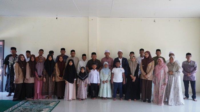 Gampong Lueng Bata, Kecamatan Lueng Bata, Kota Banda Aceh memperingati Maulid Nabi Muhammad SAW 1446H/2024 M dan menyantuni anak yatim piatu yang diadakan di Meunasah Gampong Lueng Bata, Sabtu (19/10/2024)