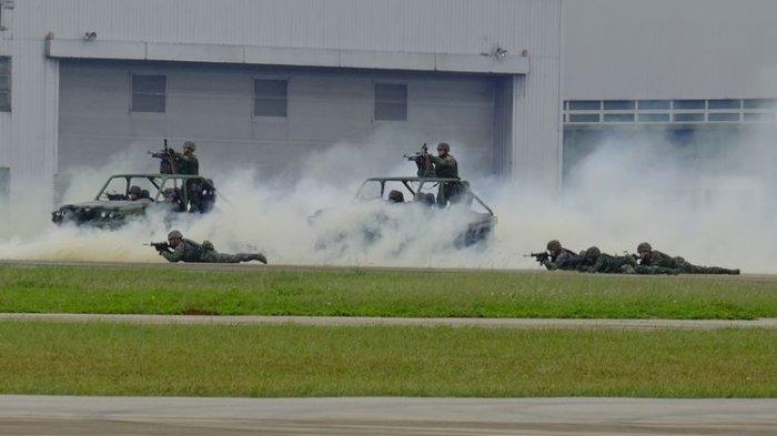 Pasukan militer Taiwan saat melakukan latihan perang di Taoyuan, Taiwan utara, pada 9 Oktober 2018.