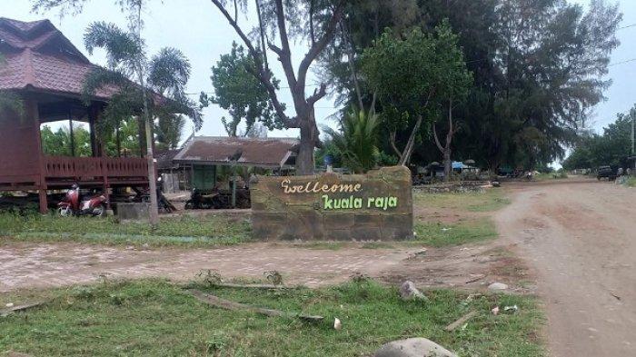 Objek Wisata Pantai Kuala Raja, di Desa Kuala Raja, Kecamatan Kuala, Kabupaten Bireuen, Aceh.