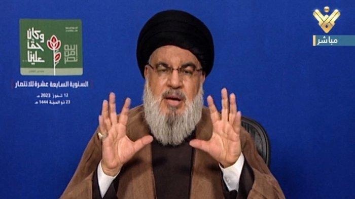 Gambar yang diambil dari TV al-Manar Hizbullah pada 12 Juli 2023, menunjukkan pemimpin gerakan Syiah Lebanon Hizbullah Hassan Nasrallah, menyampaikan pidato di televisi