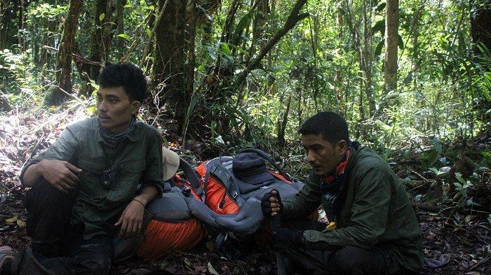 Setelah berjuang selama lebih 16 hari dari total 19 hari (PP) merintis jalur pendakian Gunung Abong-abong Gayo Lues. 2 ekspeditor Aceh Tracker, yakni Said Murthaza (38) sebagai Teamleader dan Sultan Refi Pobri Fonna (25) sebagai Sweeper akhirnya menghentikan upaya tersebut. Rencana awal pendakian Puncak Abong-abong mulai 27 Juni - 12 Juli 2023, tapi molor dari 27 Juni menjadi 16 Juli 2023 akibat faktor cuaca