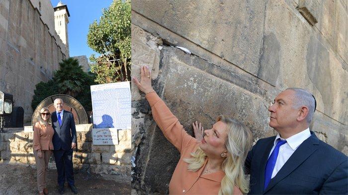 Perdana Menteri Israel Benjamin Netanyahu dan istrinya Sara Netanyahu mengunjungi Masjid Ibrahimi dalam sebuah acara yang akan menandai peringatan 90 tahun kerusuhan yang terjadi di kota itu pada 1929, di kota Hebron, Tepi Barat, pada 4 September 2019.