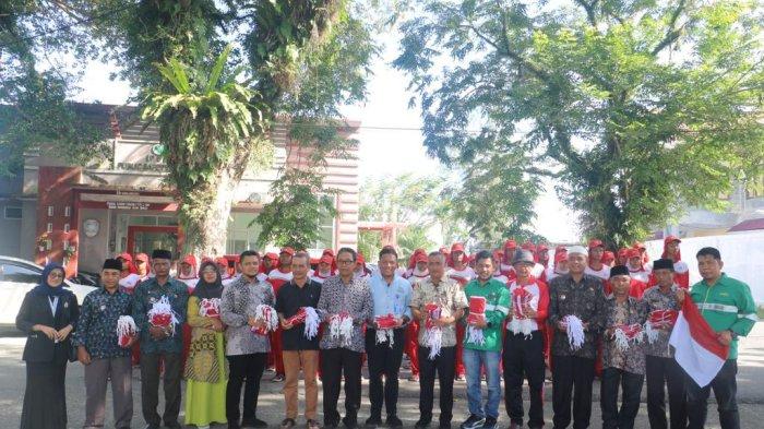 Foto Bersama Pembagian Bendera Merah Putih Tahun 2023